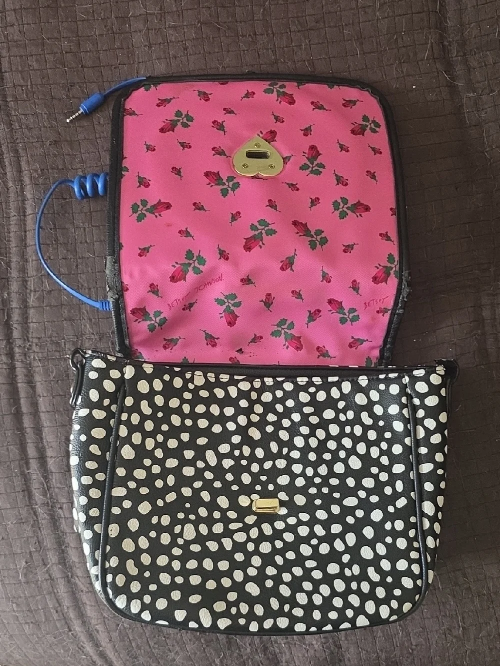 Betsey Johnson telephone purse w/blue headset that can work on your cel